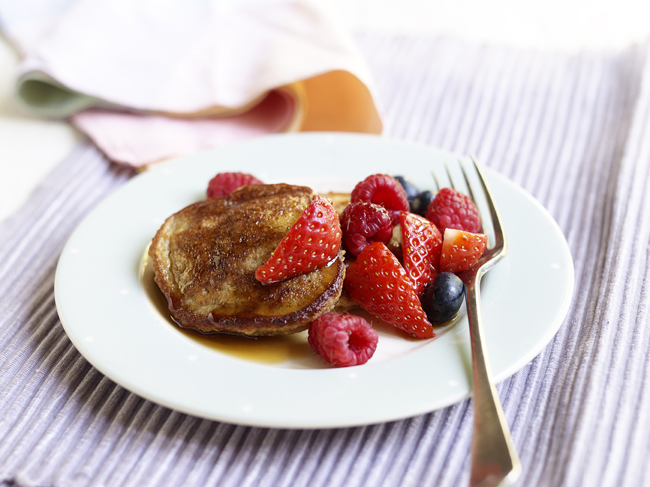 Mini Caramel Pancakes with Berries