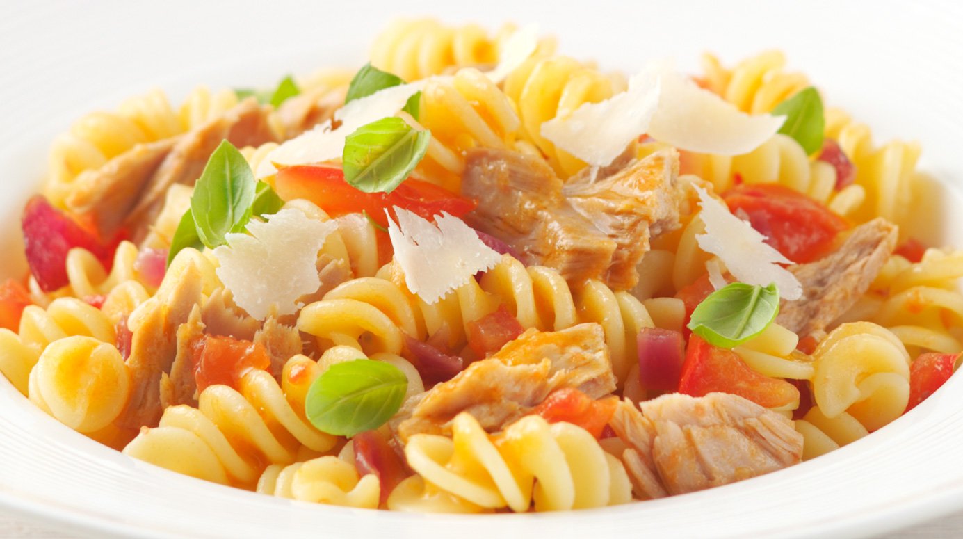 Pasta with tuna and tomato